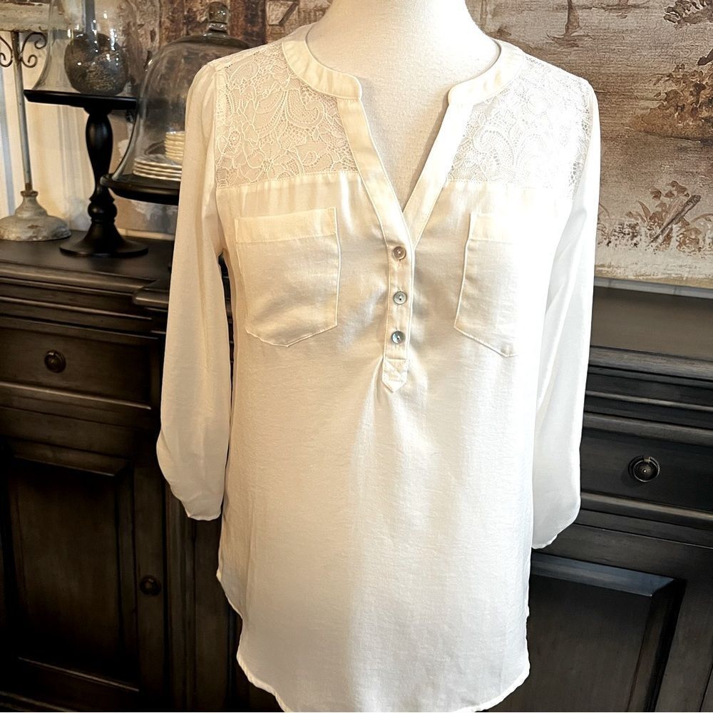 EXPRESS Blouse White Lace Front & Back Yoke size Small Petite - Picture 2 of 6